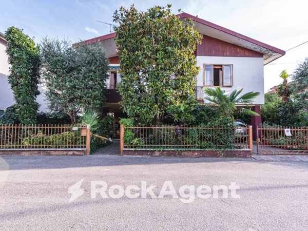 casa indipendente in vendita ad Abano Terme