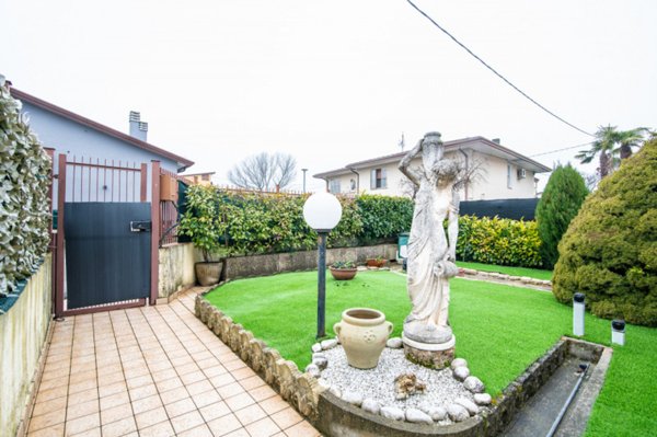 casa indipendente in vendita ad Abano Terme in zona Giarre