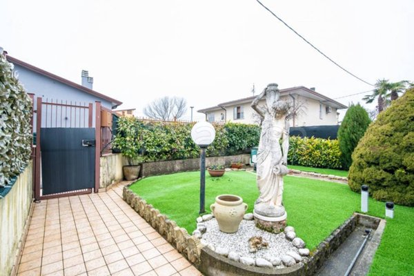 casa indipendente in vendita ad Abano Terme in zona Giarre