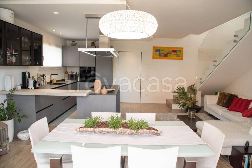 casa indipendente in vendita ad Abano Terme in zona Giarre