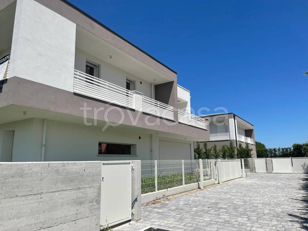 casa indipendente in vendita ad Abano Terme in zona Feriole