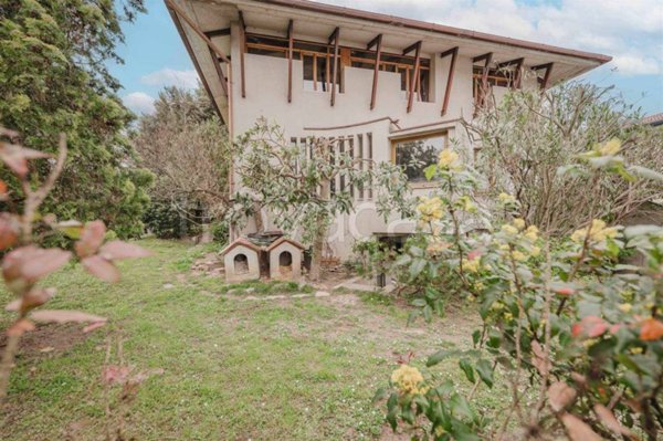 casa indipendente in vendita ad Abano Terme in zona Monterosso