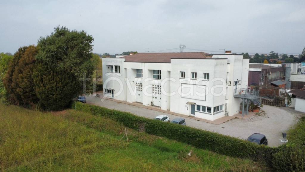 locale commerciale in vendita ad Abano Terme