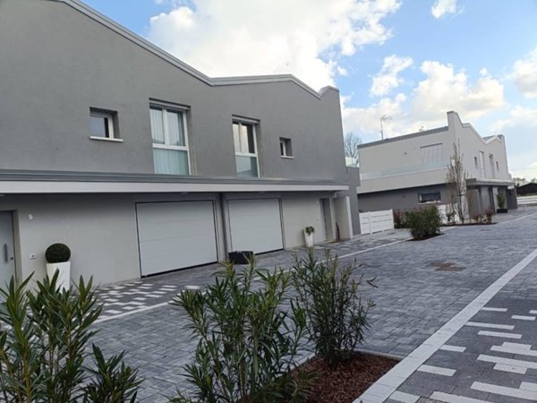 casa indipendente in vendita ad Abano Terme in zona Giarre