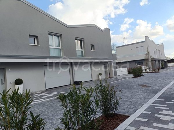 casa indipendente in vendita ad Abano Terme in zona Giarre