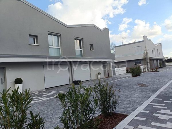 casa indipendente in vendita ad Abano Terme in zona Giarre