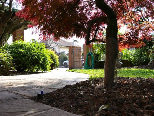 casa indipendente in vendita ad Abano Terme in zona Monteortone