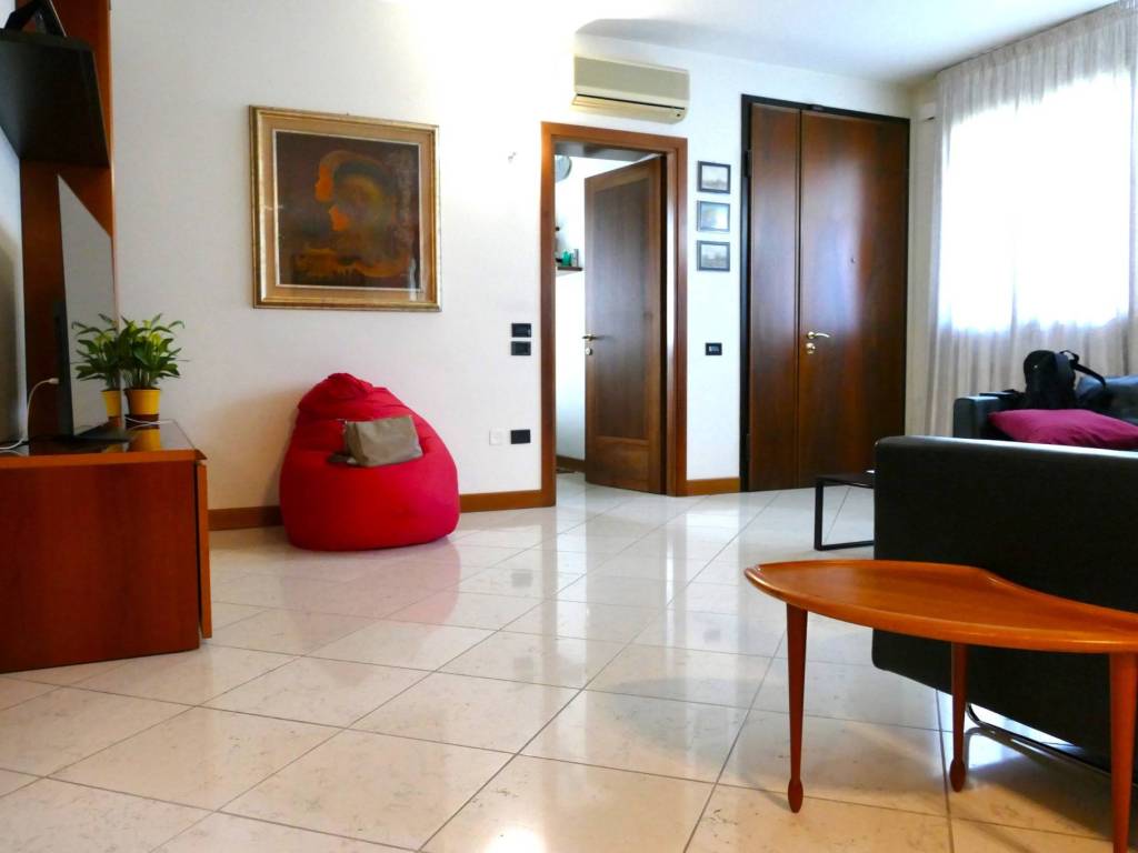 casa indipendente in vendita ad Abano Terme in zona Monteortone