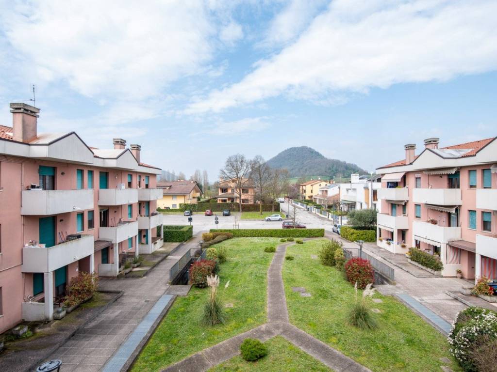 appartamento in vendita ad Abano Terme in zona Monterosso