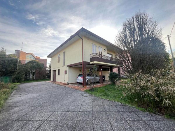 casa indipendente in vendita ad Abano Terme