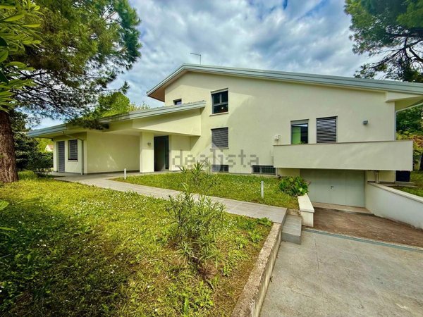 casa indipendente in vendita ad Abano Terme