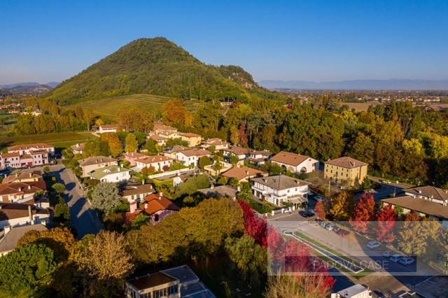 intera palazzina in vendita ad Abano Terme in zona Monterosso