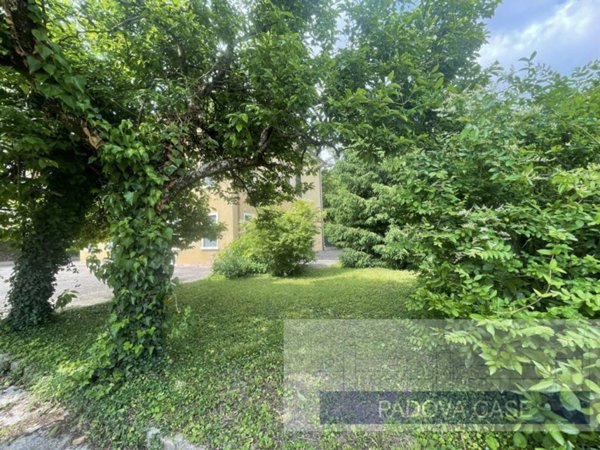 casa indipendente in vendita ad Abano Terme in zona Monterosso