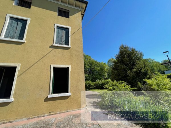 casa semindipendente in vendita ad Abano Terme in zona Monterosso