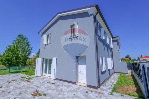 casa indipendente in vendita ad Abano Terme in zona Giarre