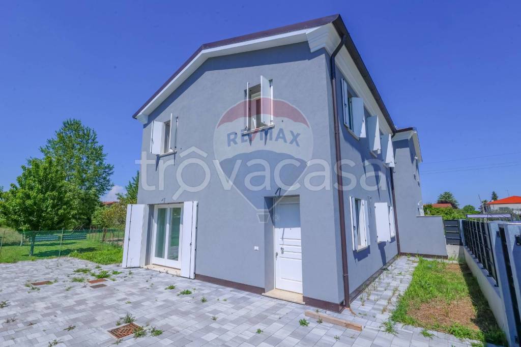 casa indipendente in vendita ad Abano Terme in zona Giarre