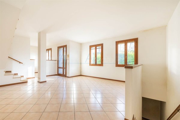 casa indipendente in vendita ad Abano Terme in zona Monteortone