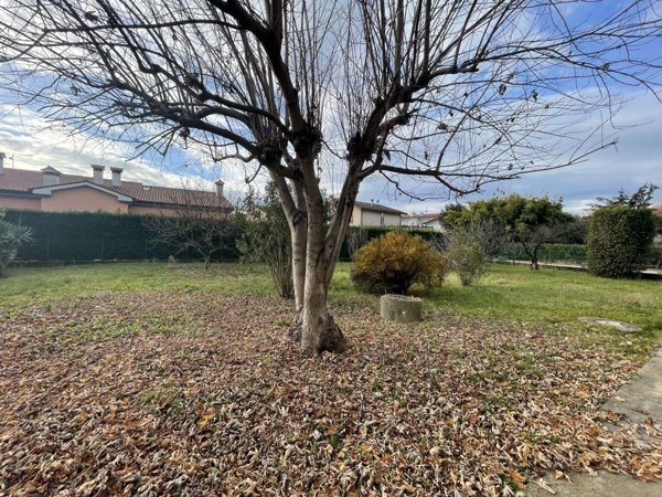 casa indipendente in vendita ad Abano Terme in zona Monteortone