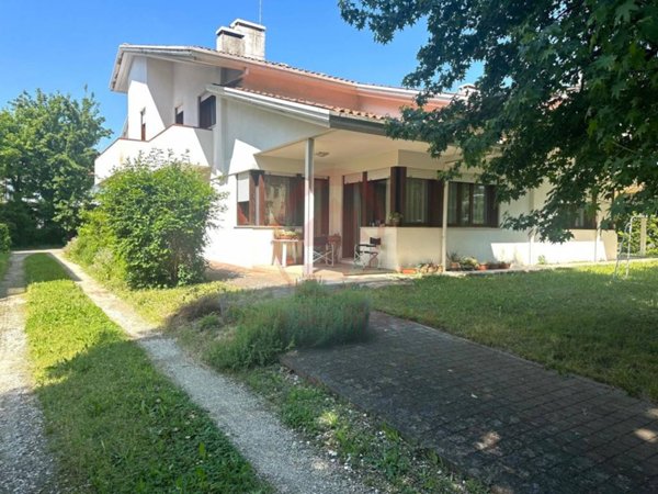 casa indipendente in vendita ad Abano Terme in zona Monteortone