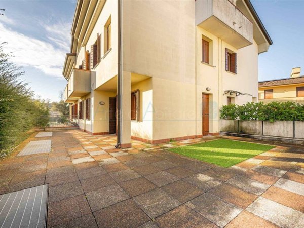 casa indipendente in vendita ad Abano Terme in zona Monteortone