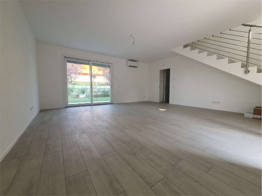 casa indipendente in vendita ad Abano Terme in zona Giarre