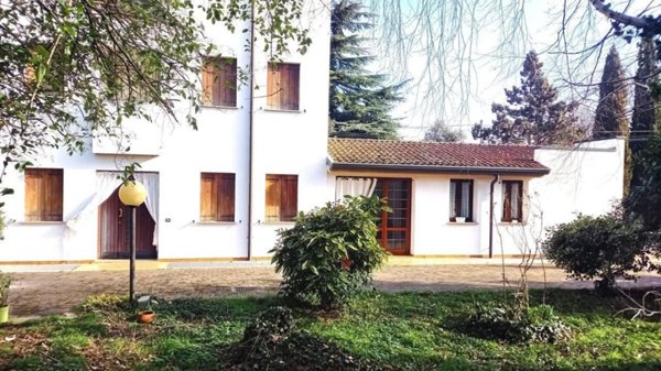 casa indipendente in vendita ad Abano Terme in zona Giarre