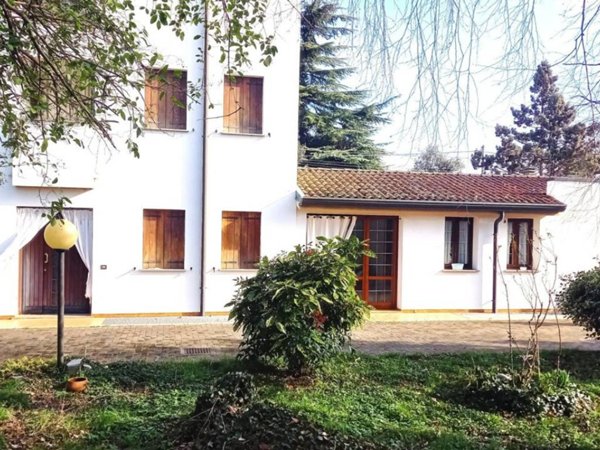 casa indipendente in vendita ad Abano Terme in zona Giarre