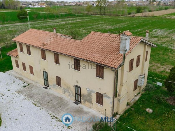 casa indipendente in vendita ad Abano Terme in zona Giarre