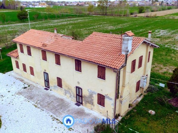 casa indipendente in vendita ad Abano Terme in zona Giarre