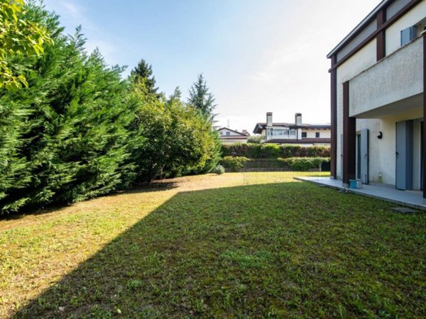 casa indipendente in vendita ad Abano Terme in zona Monteortone