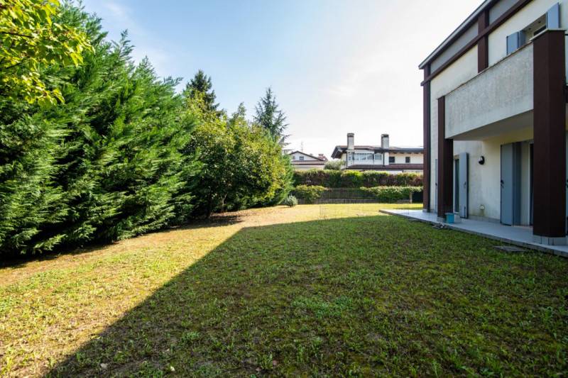 casa indipendente in vendita ad Abano Terme in zona Monteortone