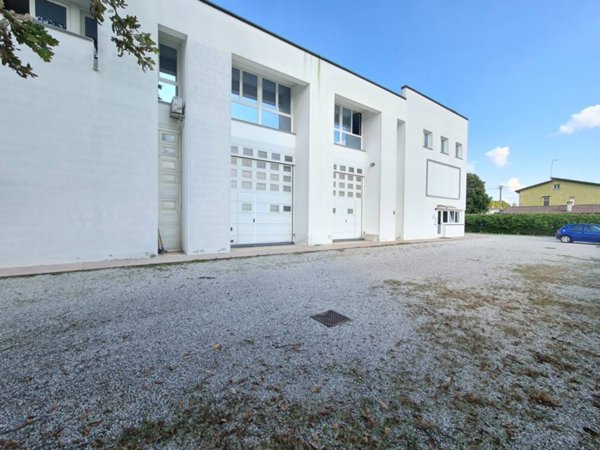 locale commerciale in vendita ad Abano Terme