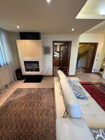 casa indipendente in vendita ad Abano Terme in zona Monteortone