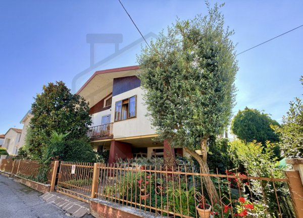 casa indipendente in vendita ad Abano Terme