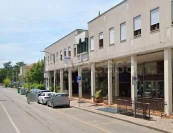 locale di sgombero in vendita ad Abano Terme