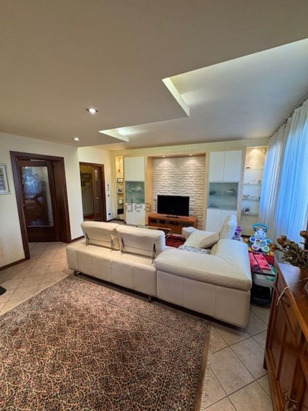 casa indipendente in vendita ad Abano Terme in zona Monteortone