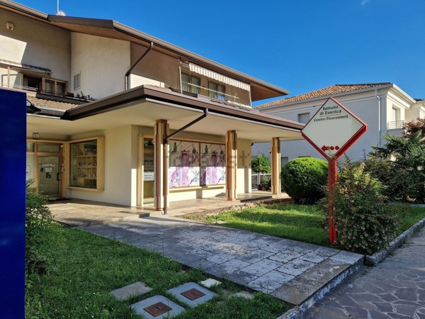 ufficio in vendita ad Abano Terme