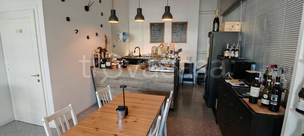 negozio in vendita ad Abano Terme in zona Monteortone