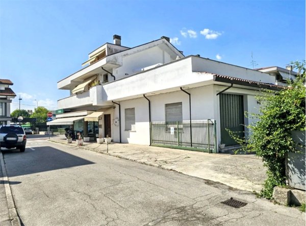 casa indipendente in vendita ad Abano Terme