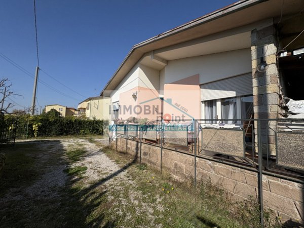 casa indipendente in vendita ad Abano Terme in zona Giarre