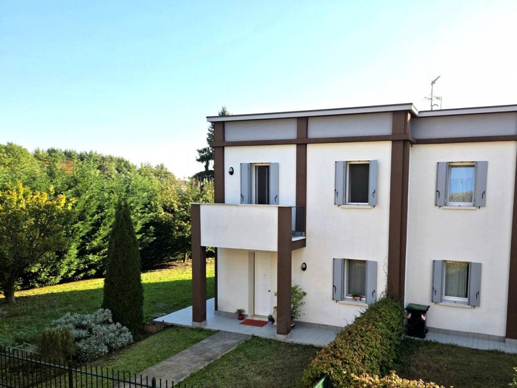 casa indipendente in vendita ad Abano Terme in zona Monteortone