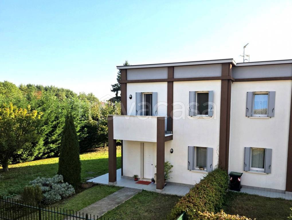 casa indipendente in vendita ad Abano Terme in zona Monteortone