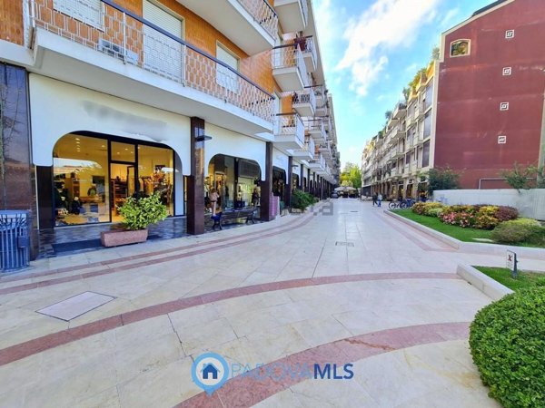 negozio in vendita ad Abano Terme