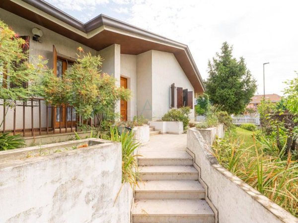 casa indipendente in vendita ad Abano Terme