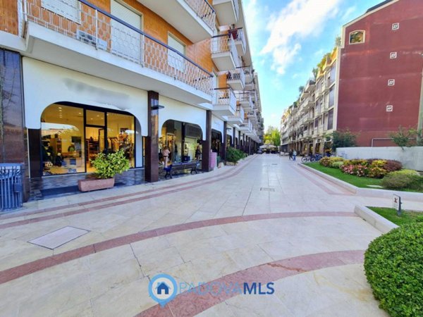 negozio in vendita ad Abano Terme