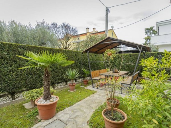 casa indipendente in vendita ad Abano Terme in zona Giarre