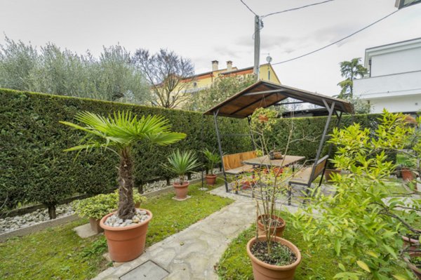 casa indipendente in vendita ad Abano Terme in zona Giarre