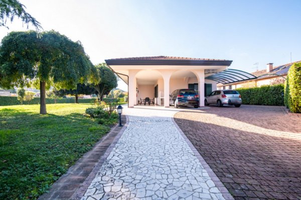 casa indipendente in vendita ad Abano Terme in zona Monteortone