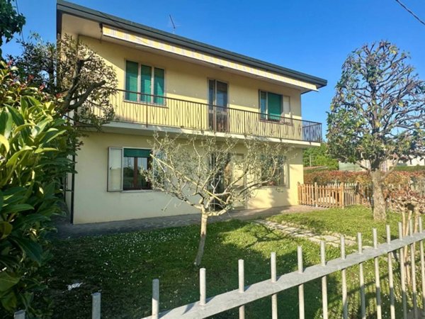 casa indipendente in vendita ad Abano Terme