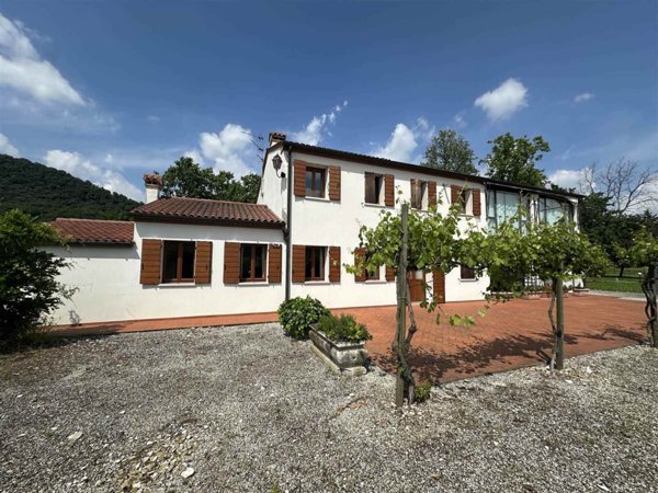 casa indipendente in vendita ad Abano Terme in zona Monterosso